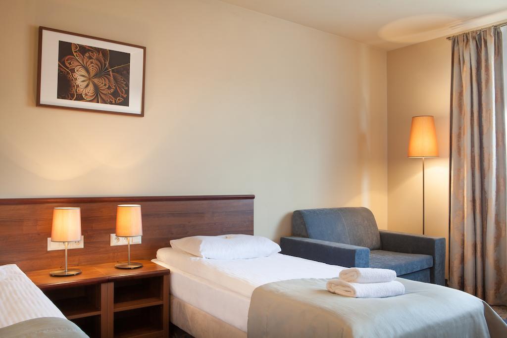 Hotel Miodowy Mlyn Opatów Szoba fotó