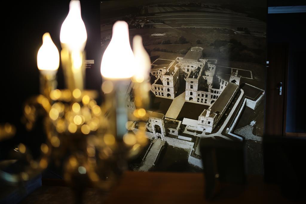 Hotel Miodowy Mlyn Opatów Kültér fotó