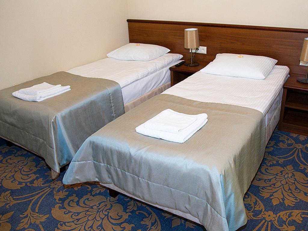 Hotel Miodowy Mlyn Opatów Szoba fotó